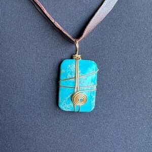 Turquoise Colored Stone Necklace with Gold Wire